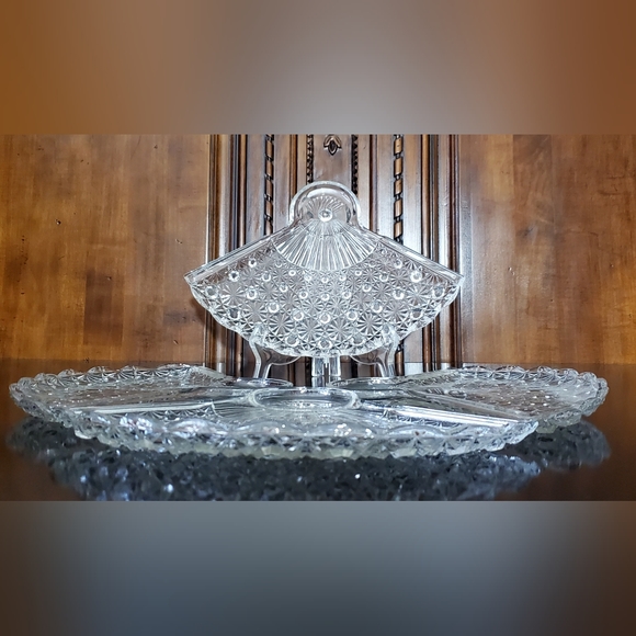 (4) Vntg 10 5/8" "Daisy & Button Clear" Fan Snack Plate by Anchor Hocking - Picture 10 of 15